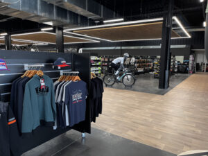 Rayons textiles et accessoires à Mondovélo Montpellier